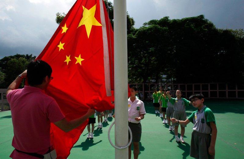 收评：百股跌停！沪指跌2.68%再失2800点，下跌个股近5200只，北向资金尾盘“抄底”